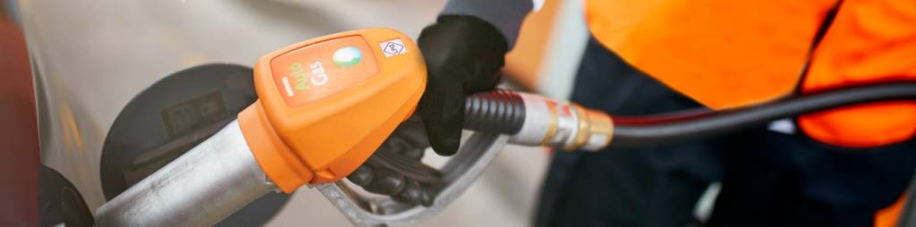 Repsol personnel refueling autogas