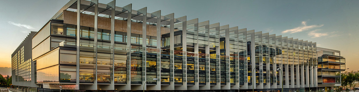 Vista panorámica del edificio del Campus Repsol