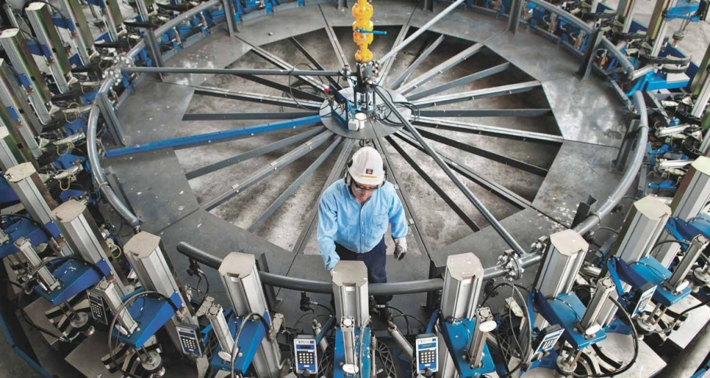 Operario de Repsol trabajando en Perú