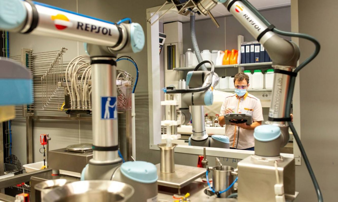 Un técnico en un laboratorio de Repsol Innovación