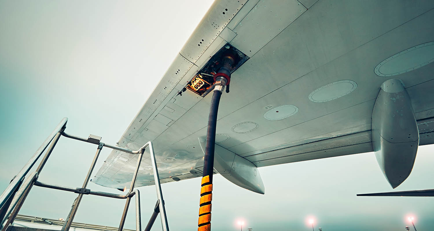 Vista de un avión repostando