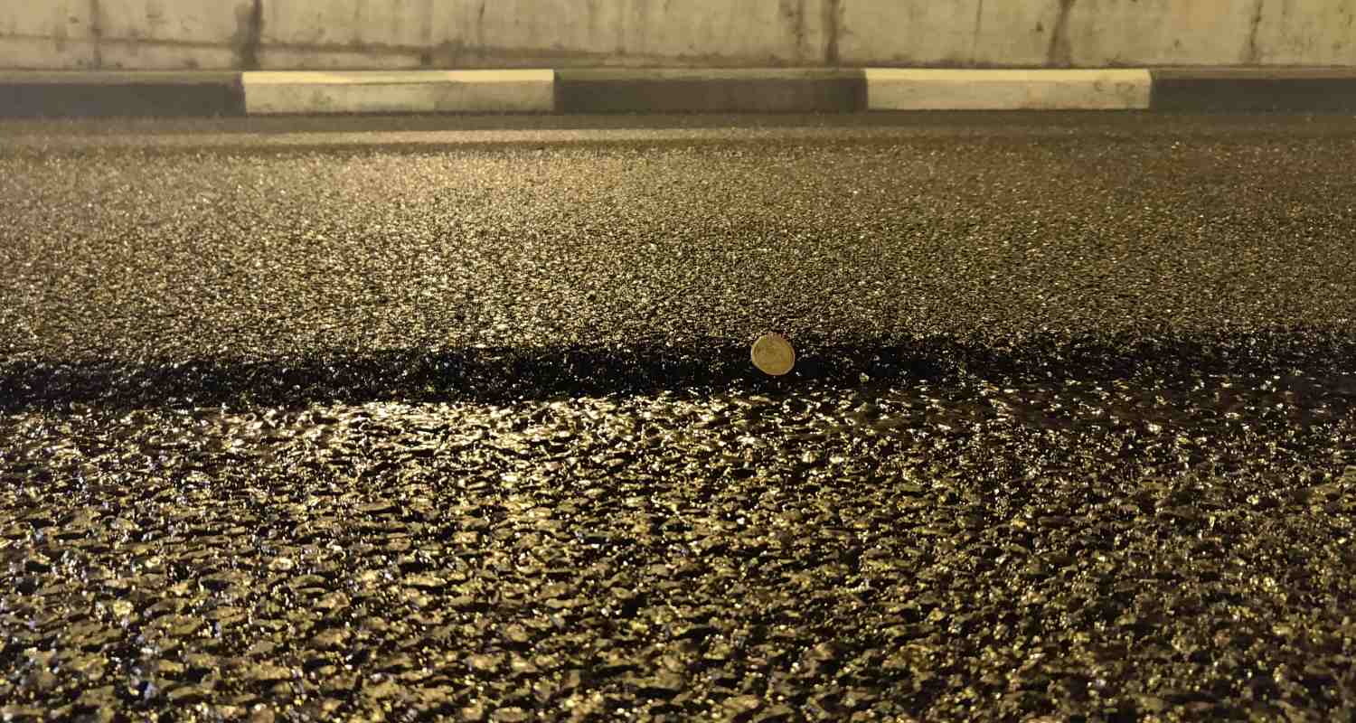 Detalle del asfalto de una carretera
