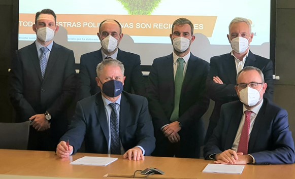 Firma del acuerdo entre Repsol e Ibiplast