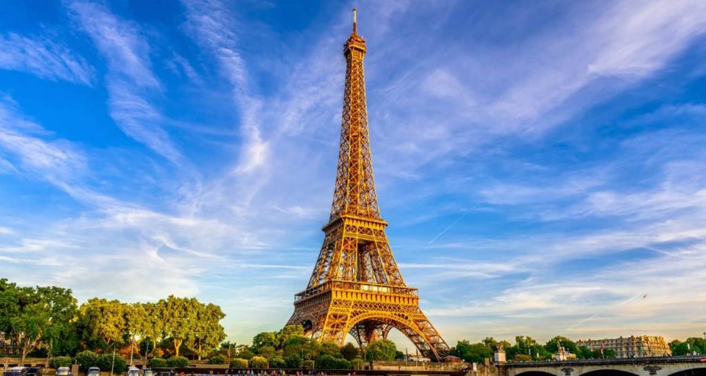 Vista de la Torre Eifel en París, en Francia.