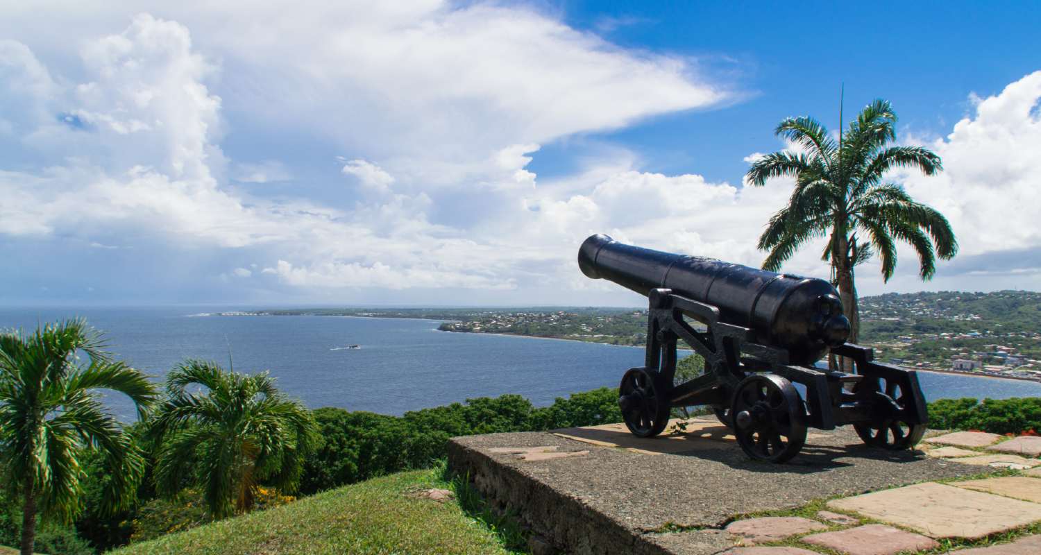 Vista de un puerto y del mar en Trinidad y Tobago