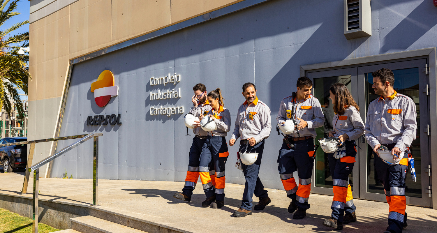Group of dual vocational training students at Repsol