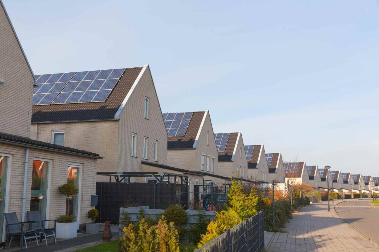 Casa con paneles solares