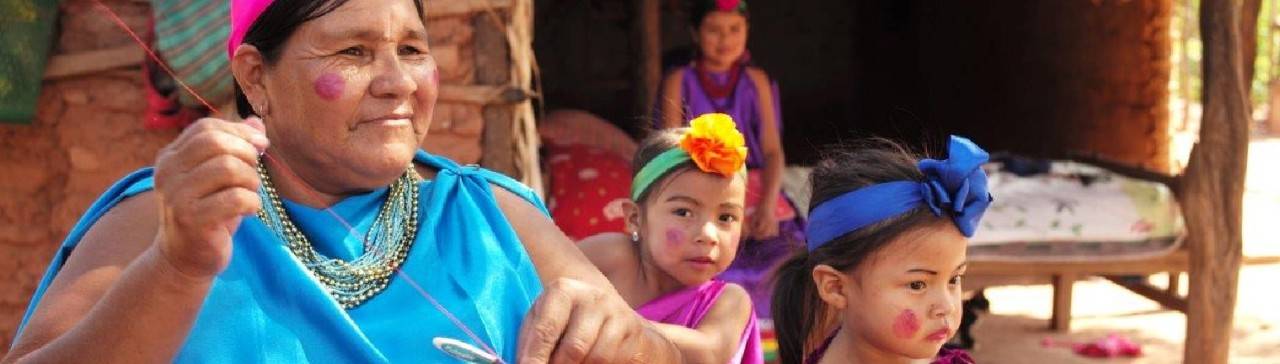 Imagen de mujeres de una comunidad nativa