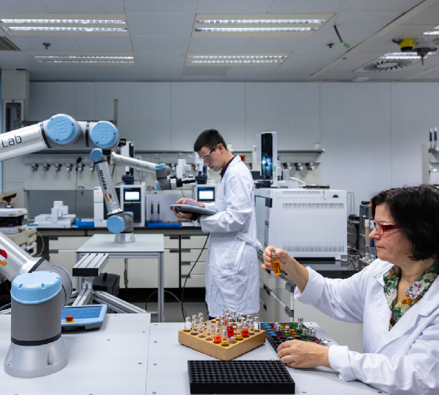 Technicians at Repsol's Technology Lab